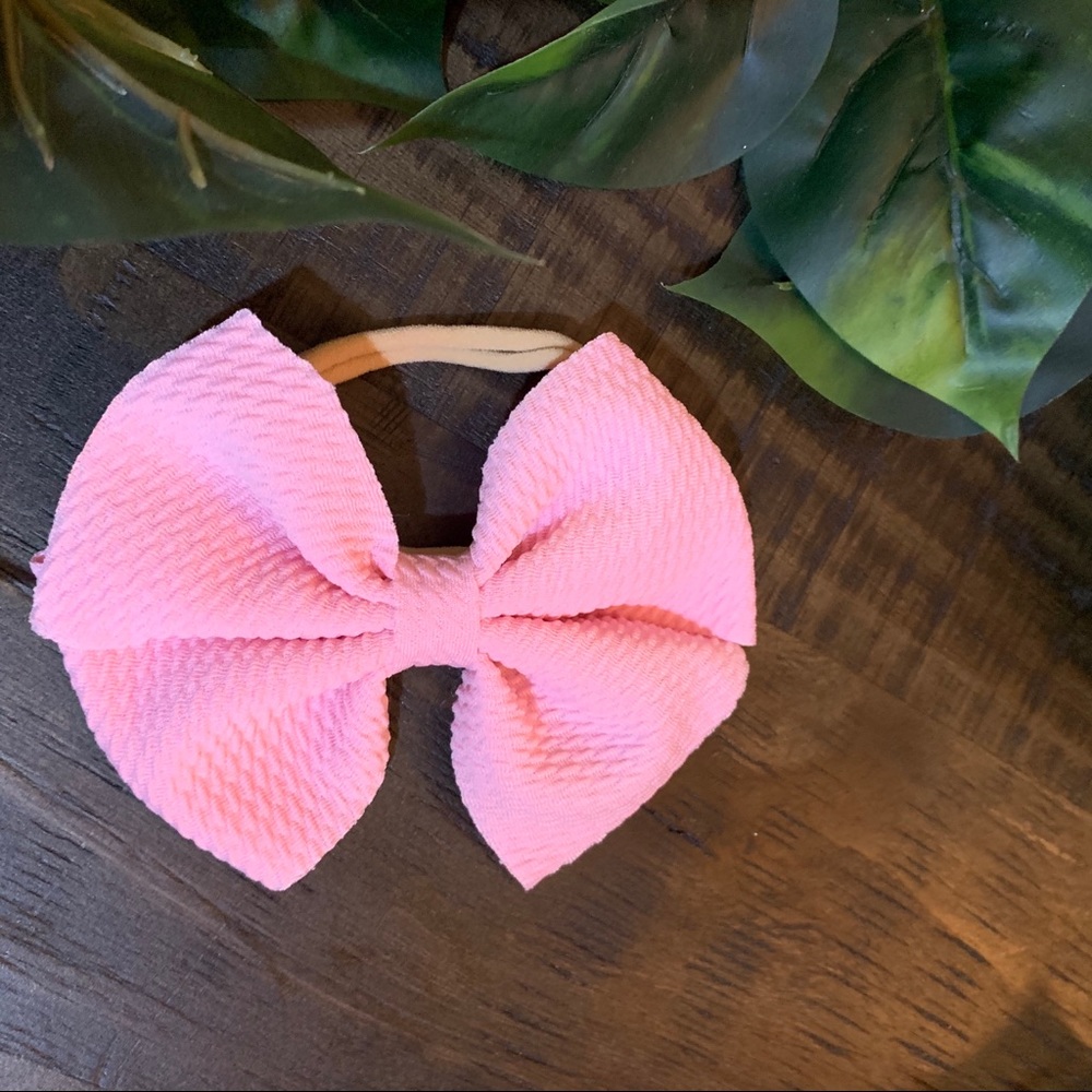 Nylon bow headband.